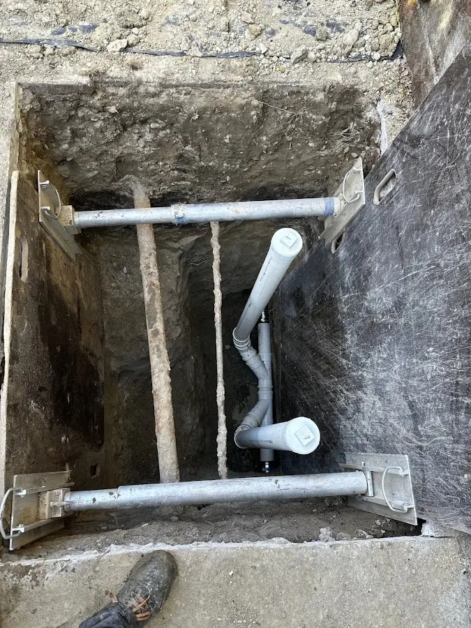 Experienced plumber completing Drain Cleaning work in Lake St. Louis